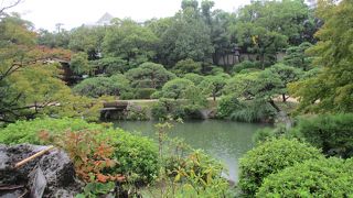 相楽園内です
