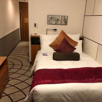 見ての通り狭いです