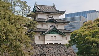 3層の巨大な隅櫓