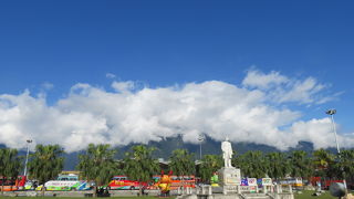 新しい大きな駅