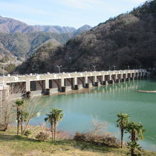 発電専用ダムなので基本的に常に満水状態