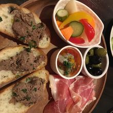 生ハム、タパスなど