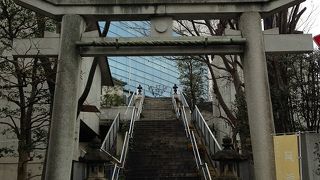 何とも言えないモダンな社殿