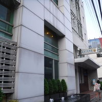 近くに高架橋があり全体は撮れませんでした。