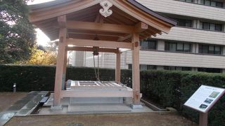 福井城址天守台にあります。