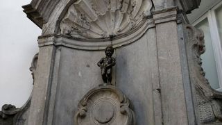 お約束の小便小僧