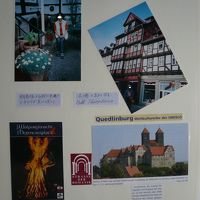 ホテル、中庭、城山、ロマネスク街道のロゴ、魔女の祭