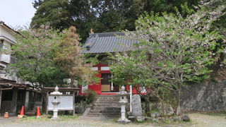 赤く無ければ気づかないお堂