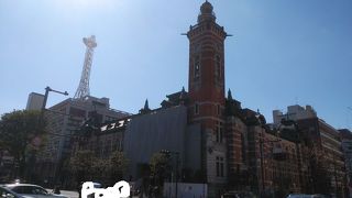 横浜の歴史を感じさせる重厚な建物