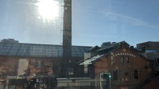 観光客と地元の人