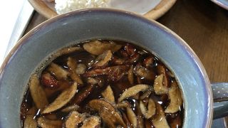 伝統茶が味わえるカフェがあります