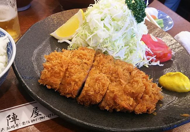 美味いとんかつ、グラスビールサービスも嬉しい。