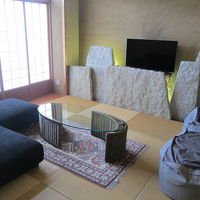 入口を右に折れた先の癒しルーム