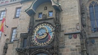 旧市街広場のシンボル的存在