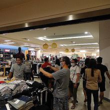 おススメは館内中央に位置するデパートです。