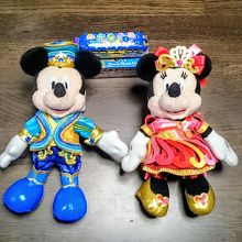 35周年記念のミッキーとミニー、トミカバス
