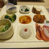 さまざまなメニューを少しづつ味わって