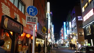 庶民的な雰囲気が感じられる通り