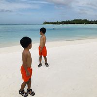 白い砂浜に青～い海ですよ！！