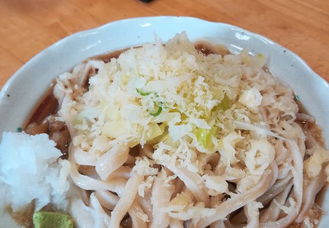 コスパのよい整った店内のうどん屋さん