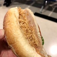 朝食の弁当。バインミー固い