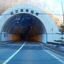 山脈ブチ抜く天馬街道の野塚トンネル ：4232