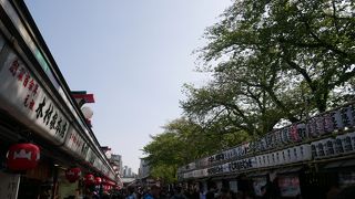 観光客でにぎわう