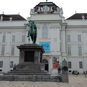 王立博物館の裏にある広場