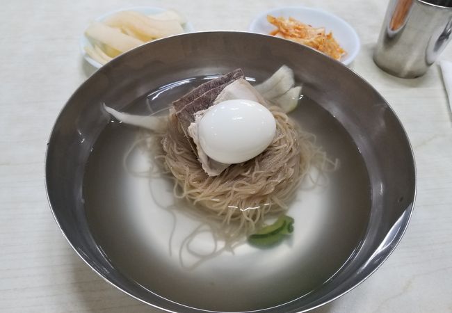 上品な平壌冷麺