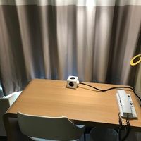 小さな机がついていました