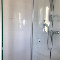 バスタブは付いておらず。シャワーヘッドは取り外せます。