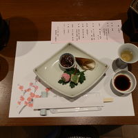 お品書きに従って料理が運ばれてきます。