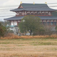 平城京跡に復元された第一次大極殿です。