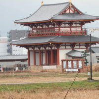 平城京跡に復元された朱雀門です。