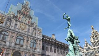 市庁舎前の広場・・・