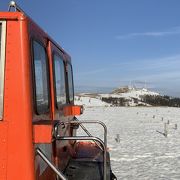 春の雪原を雪上車で美しの塔へ！