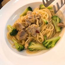 炭火焼鶏とブロッコリーのペペロンチーノ\980