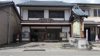 町の北のエリアに「あります。