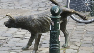 舗道に自然体で・・・