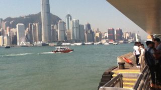 ビクトリア湾沿いの散歩道