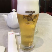 生ビールはプレモル。お茶が地味においしい。