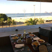 ホテルのレストランは、ビーチが一望できます！