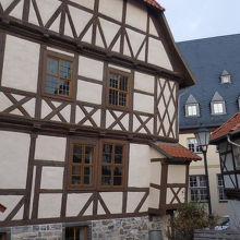 この角度から写すと傾いた感じが出る