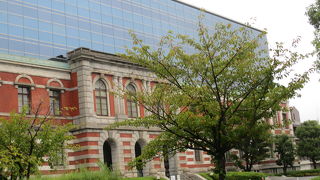 不思議な建物です