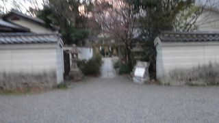 京都御苑の中にある神社です。