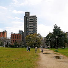 朝堂院南門跡側