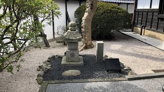 八雲の人生の年表の壁面パネルが面白い