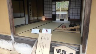 庭園と一体となった美しい茶室