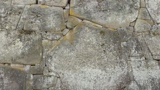 立派な石垣だけ残っています