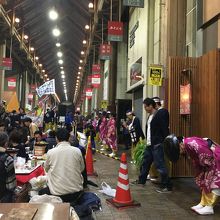 商店街でひたすら飲む